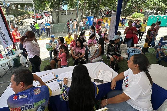 Clínica veterinaria móvil se une a la Operación Caracas Sonríe
