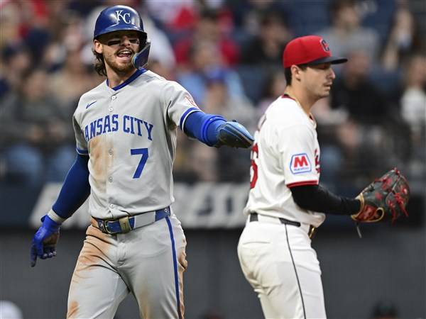 Royals rally for 4-3 win over Guardians