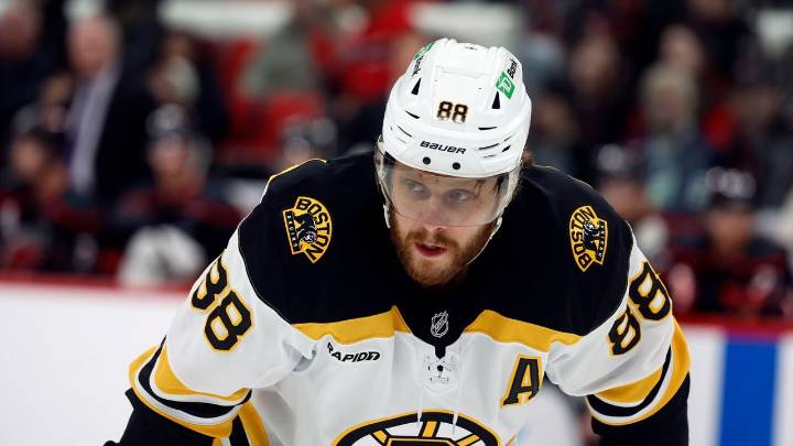 Bruins will be start training camp without leading scorer David Pastrnak (tendinitis)