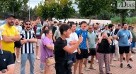 Protesta histórica de los aficionados del CD Badajoz: duros cánticos contra Oliver y Peña