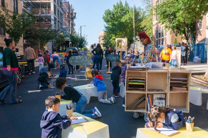 NYC lanza Calles Abiertas escolares y premia a estudiantes