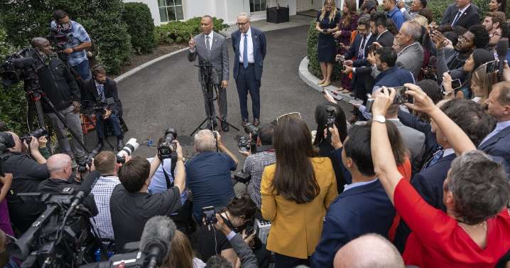 Government to shut down after midnight barring last-minute breakthrough in Congress