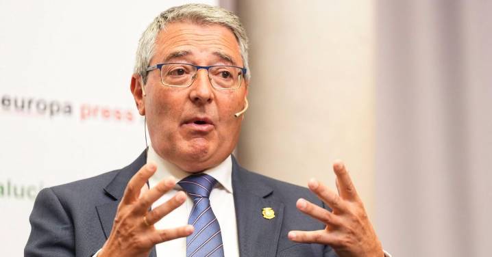 Salado defiende el papel de la Diputación de Málaga en el apoyo a los ayuntamientos: "Creemos en la autonomía local"