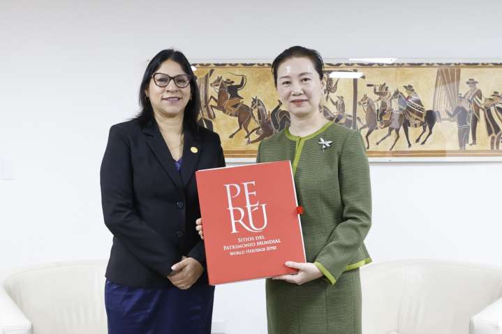 Perú y China firman acuerdo cultural entre Ministerio de Cultura y SMG