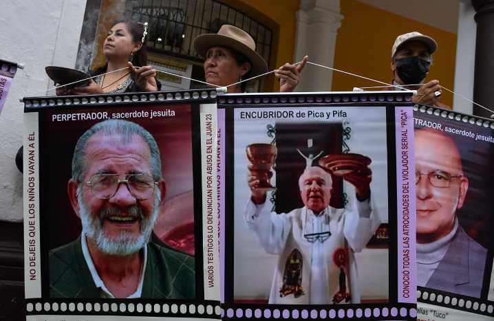 Víctimas de pederastia reivindican la sentencia contra jesuitas españoles en Bolivia