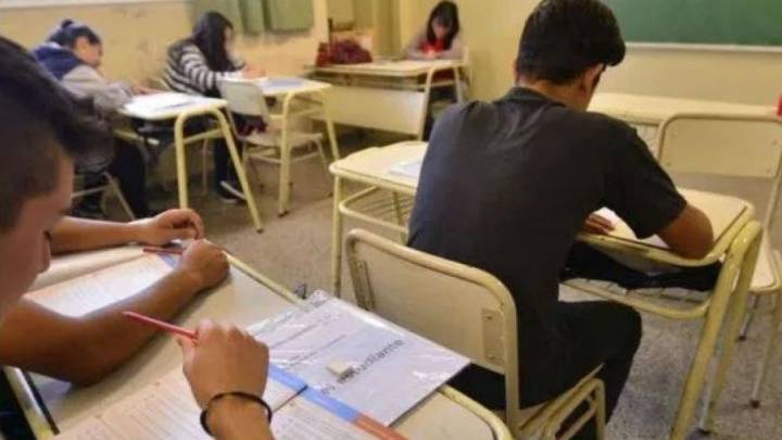4 de cada 100 chicos completan la secundaria en tiempo y forma