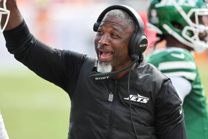 Jets' Aaron Glenn on viral dance vs. Buccaneers: 'I'm going to always be me'
