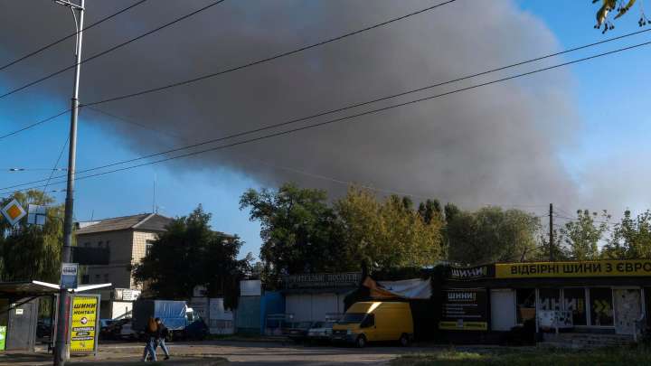 Ataque Aéreo Ruso Mata a Más de 20 Personas que Cobraban sus Pensiones en Ucrania