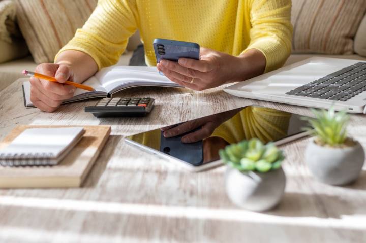 From Cash To Curve: Rethinking Allocations As Rate Cuts Loom