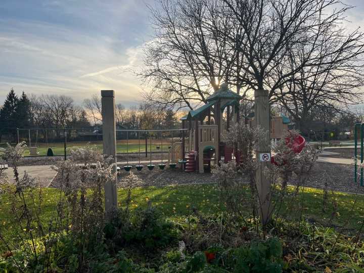 Flossmoor man arrested after racist graffiti found at Metra stop