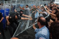 La policía turca rodea la sede del principal partido de la oposición a Erdogan