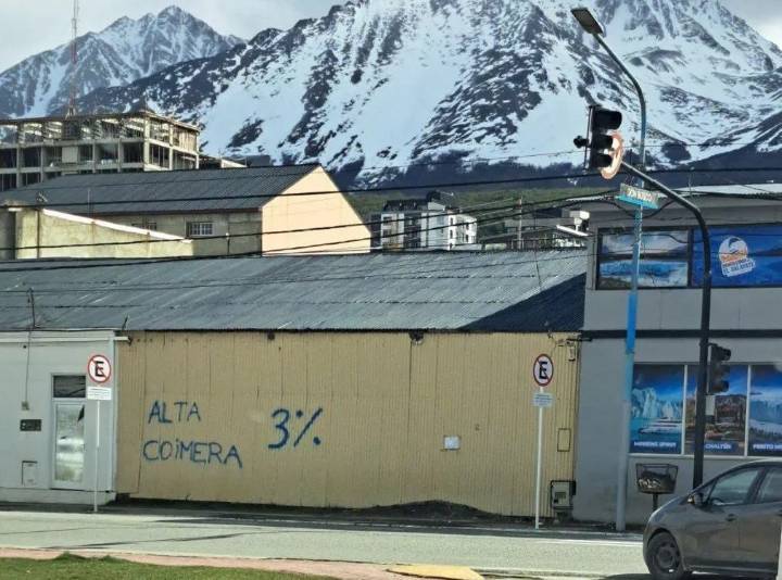 Gira de campaña por el sur: Milei suspendió una caminata en el centro de Ushuaia por las protestas