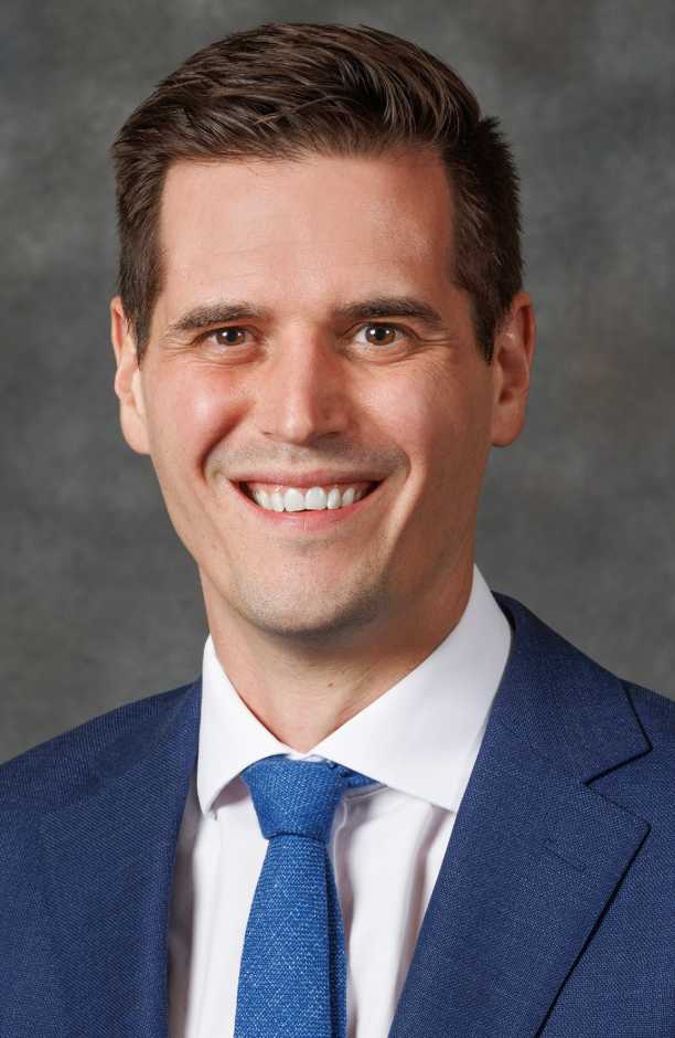 Senador estatal John Fredrickson anuncia campaña de reelección en Omaha