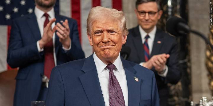 President Trump announces return of prayer in public schools