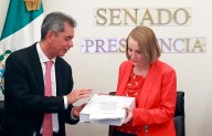 Entregan minutos antes de que venciera el plaza, paquete económico al Senado