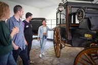 Mayra Mendoza recorrió el reacondicionamiento del casco histórico del Museo del Transporte