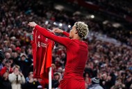 Liverpool’s Hugo Ekitike apologizes for celebration that earned him a red card and suspension