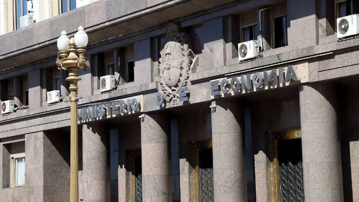 En agosto hubo un superávit fiscal primario de $1.556.864 millones y volvió a ser positivo el resultado financiero