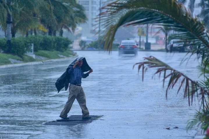 Tormenta tropical ‘Mario’ se desplaza hacia Baja California Sur