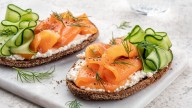 Ni en el horno ni ahumado: la forma saludable de preparar el salmón que es baratísima