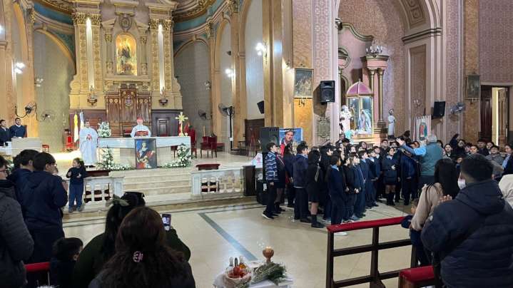 La marcha de Santa Dorotea celebró los 62 años del colegio en la Catedral Basílica