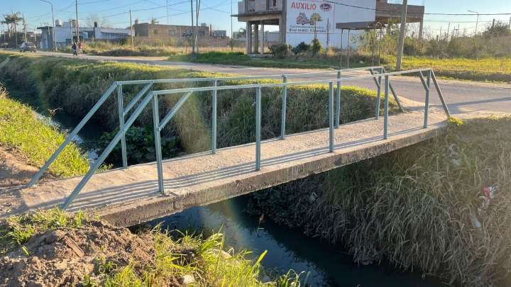 Vecinos de Altos del Valle repararon con recursos propios un puente en el "zanjón de la muerte"