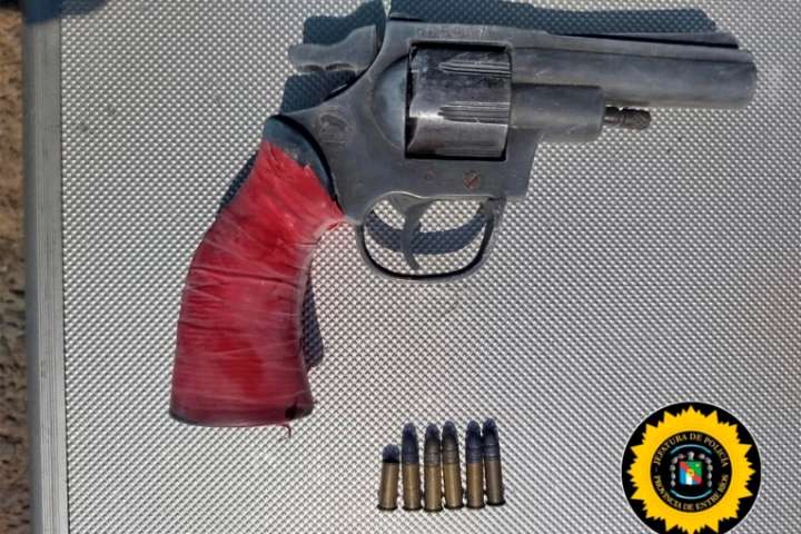 Realizaban disparos por barrio Las Flores y al escapar de la Policía tiraron el arma