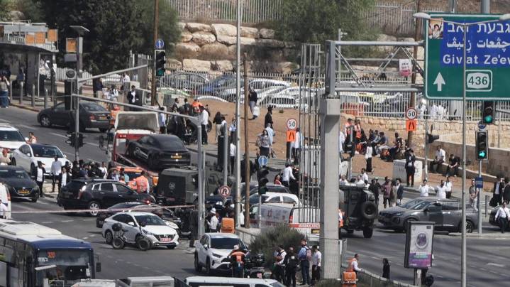 Gunmen kill 5 at Jerusalem bus stop
