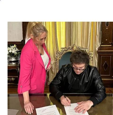 Javier Milei firmó el veto a la ley de financiamiento universitario y lo envió al Congreso