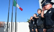 Realizan izamiento de Bandera por mes patrio