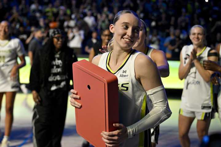 Paige Bueckers’ ROTY win gives UConn ultra