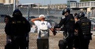 Permite Supremo de EUA arrestos migratorios en Los Ángeles tras un recurso de Trump