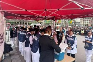 Marina aplica 377 vacunas contra el sarampión en jornada preventiva en el Zócalo de Ciudad de México