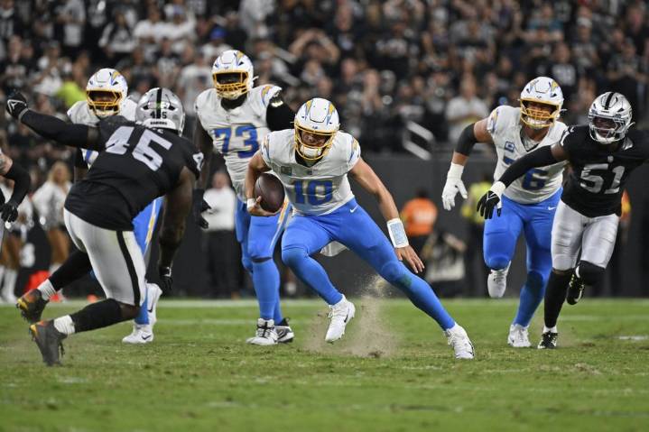 Herbert and strong defense lead Chargers to 20-9 win over Raiders – Winnipeg Free Press