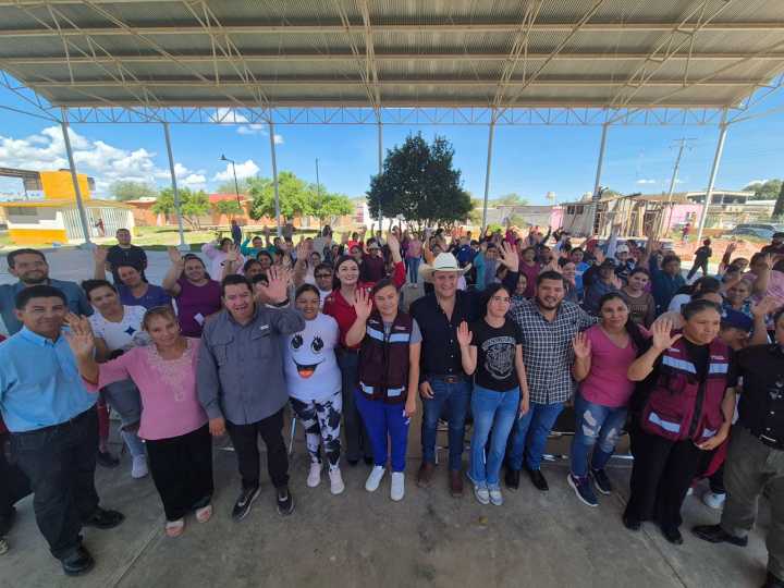 Entregan apoyos alimentarios en comunidades