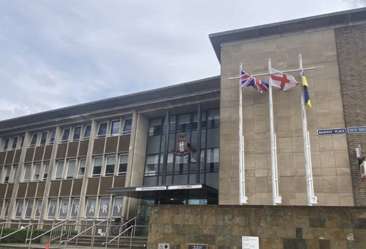 Reform ‘reassure’ LGBTQ+ staff over new flag policy – but rival councillors launch challenge | Local News 