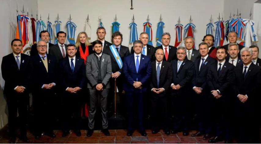 Tras la derrota, Milei convoca a los gobernadores: Formará una mesa de diálogo