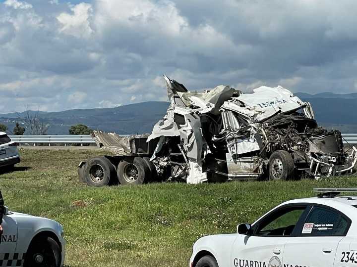 Vuelca tractocamión en la México