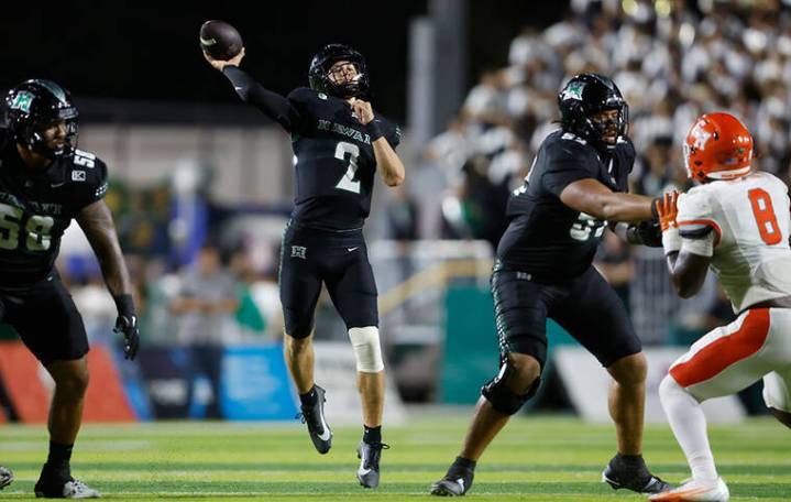 Backup QB Luke Weaver leads Hawaii to win over Sam Houston