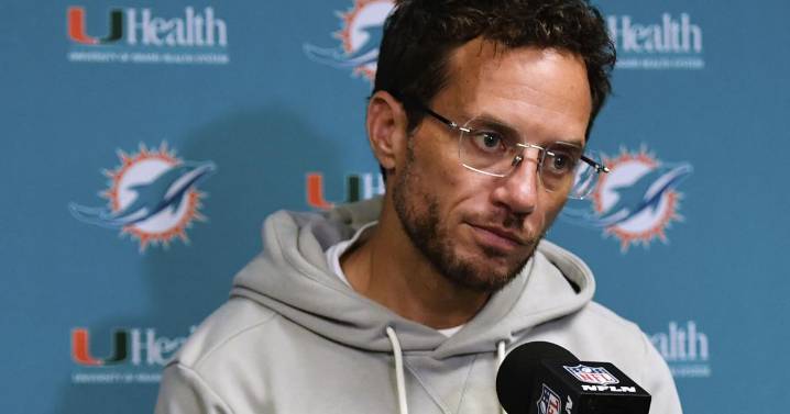 No moral victories in losing, says coach McDaniel after Dolphins drop to 0