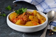 Cómo hacer pollo guisado con papas