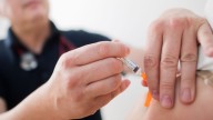 Asesores de vacunas posponen una votación sobre la hepatitis B
