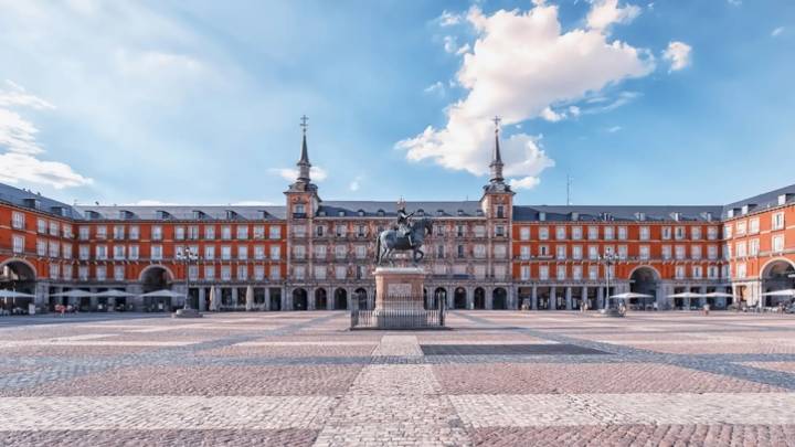 Carolina Herrera desfilará en la Plaza Mayor de Madrid este mes de septiembre: "Fue fuente de inspiración"