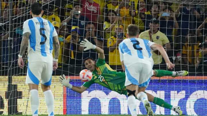 Por un penal polémico, Argentina perdió ante Ecuador