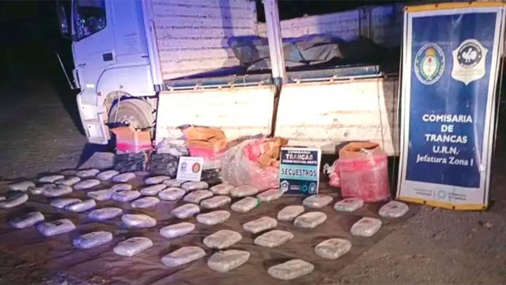 Detienen en Tucumán un camión denunciado como robado en Salta y hallan un cargamento de droga
