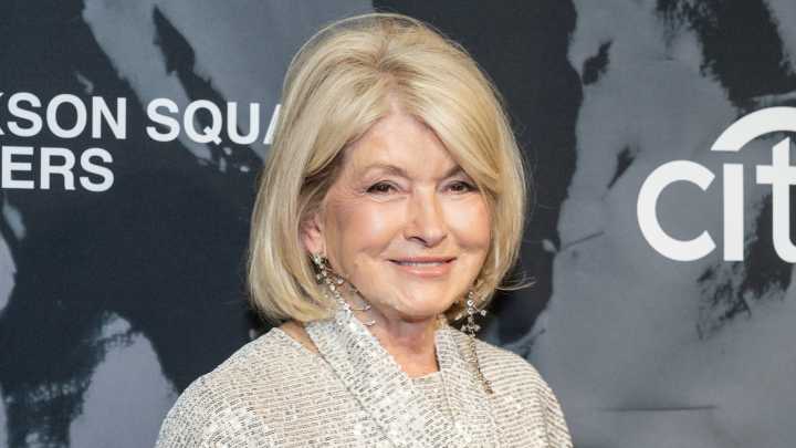 13 Martha Stewart Dinnerware Sets That Will Add A Pop Of Color To Your Kitchen