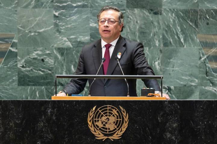 Gustavo Petro llega a Nueva York a participar en Asamblea ONU en medio de tensión con Donald Trump