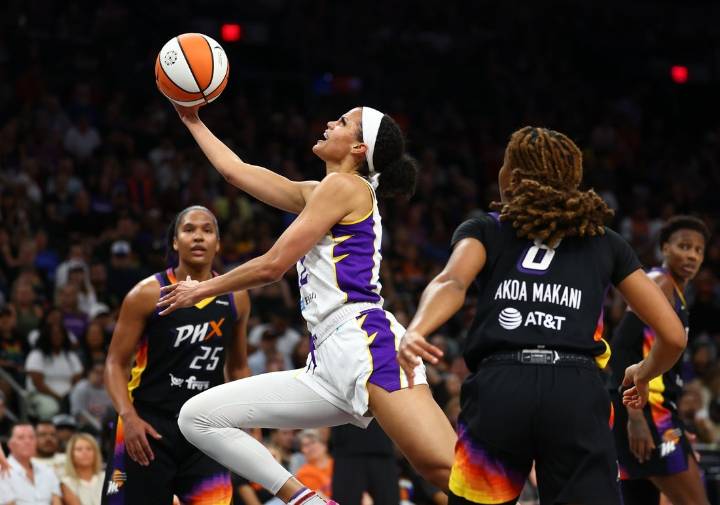Deadspin | Sparks eliminated from playoff race despite win over Mercury