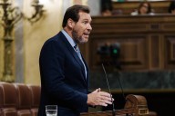 Puente asegura que otras aerolíneas cubrirán las rutas que deja Ryanair: "A rey muerto, rey puesto"