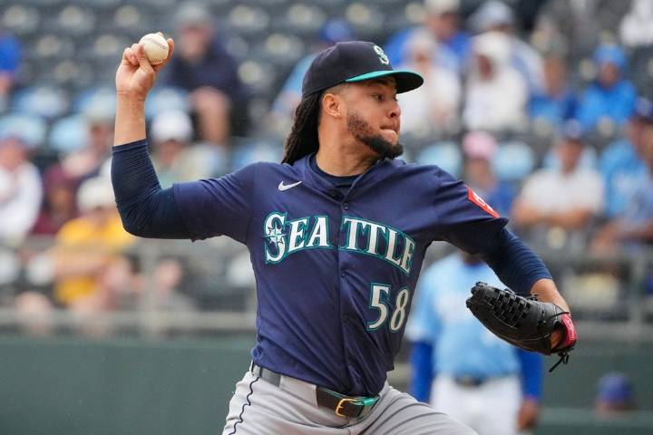 Deadspin | Mariners blank Royals, tying Astros atop AL West ahead of big series